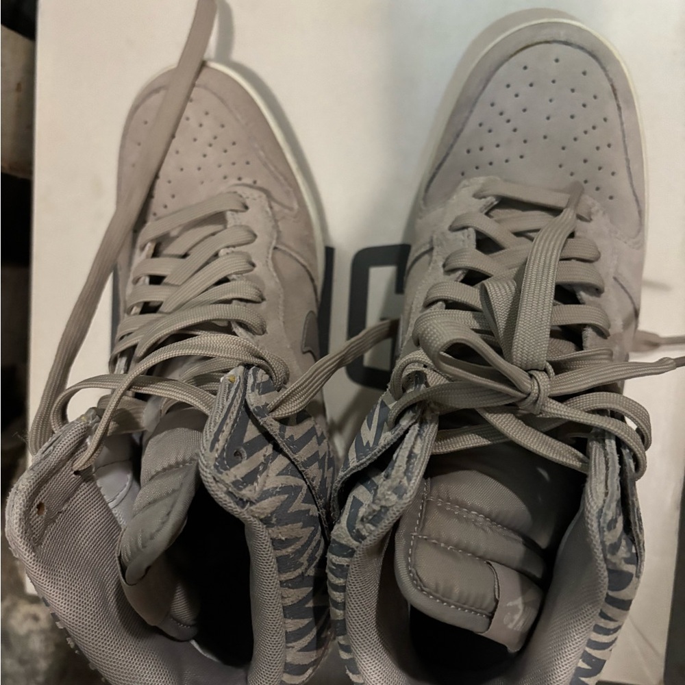 Nike High Top Athletic Shoes in Light Grey and Cream - Picture 4 of 6